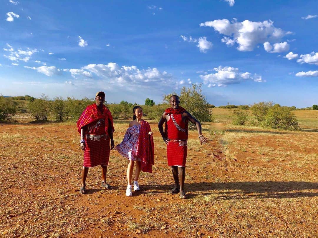 Laraさんのインスタグラム写真 - (LaraInstagram)「Sorry for not posting!! Will post more soon!! Having fun safari-ing in this pic . . 久しぶりの投稿 🤳 旅の記録、アップしていきます💦 #サファリ #マライマラ #ケニア #Kenya #🇰🇪」5月22日 22時49分 - fa_la_lara