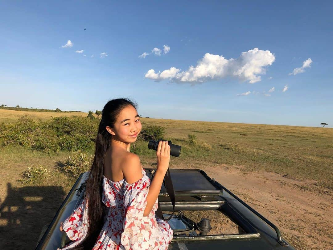 Laraさんのインスタグラム写真 - (LaraInstagram)「Sorry for not posting!! Will post more soon!! Having fun safari-ing in this pic . . 久しぶりの投稿 🤳 旅の記録、アップしていきます💦 #サファリ #マライマラ #ケニア #Kenya #🇰🇪」5月22日 22時49分 - fa_la_lara