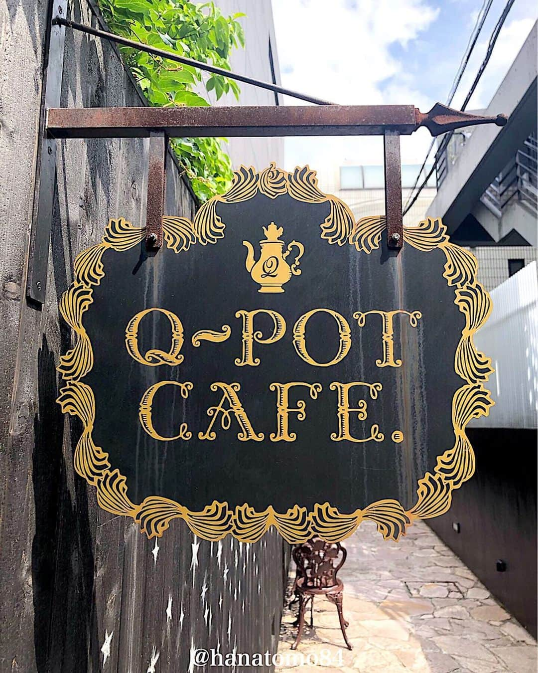 はなともさんのインスタグラム写真 - (はなともInstagram)「. . . 表参道にある「Q-pot CAFE」では イチゴとホイップクリームの可愛らしさが溢れる 女子好みパフェ、その名も 「メルティーパフェ～ホイップストロベリー～」が 食べれるぞ！ . イチゴをたっぷりと使ったとってもキュートなパフェは 写真を撮って友達に自慢したくなるほどの可愛らしさ！ . それぞれの素材を一緒に食べると まるでショートケーキのような味わいに！ . 可愛すぎる店内はまさに女子好みですよ！ . ————————————————— . 住所 : 東京都渋谷区神宮前3-4-8 ‪営業時間 : 11:00〜20:00(L.O.19:30)‬ ‪電話番号 : 03-6447-1218‬ ‪定休日 : 年末年始‬  表参道駅から徒歩約5分 ———————————————— . #cafemiru#スイーツ部#表参道スイーツ#カフェ部#カフェ巡り#東京カフェ#東京グルメ#東京スイーツ#パフェ巡り#表参道カフェ#パフェ活#表参道スイーツ#パフェ#パフェ部#キューポットカフェ #はなとも表参道」5月22日 22時48分 - hanatomo84