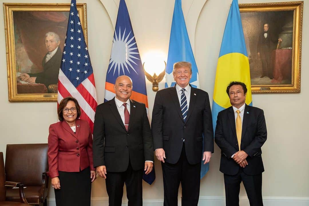 ドナルド・トランプさんのインスタグラム写真 - (ドナルド・トランプInstagram)「Yesterday, President Trump met with President of the Republic of Palau Tommy E. Remengesau, Jr., President of the Republic of the Marshall Islands Hilda C. Heine, and President of the Federated States of Micronesia David W. Panuelo.」5月22日 22時41分 - realdonaldtrump