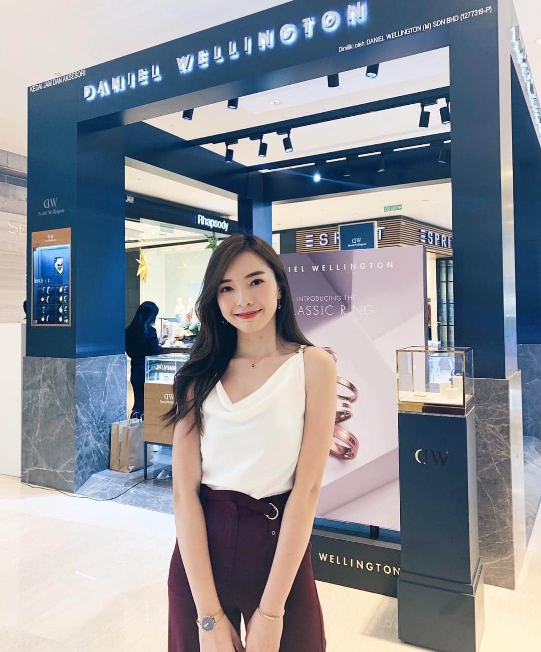 STEPHY YIWENさんのインスタグラム写真 - (STEPHY YIWENInstagram)「Honoured to be part of Daniel Wellington exclusive family and so glad to attend their launch event for the new Classic Ring Collection at Pavilion today! 🤗  The Classic Rings are designed for stacking and various combination with elegance on its own. Discover more right now at www.danielwellington.com, remember to check out with my code [Stephy55] for 15% off and free shipping on all orders! Or simply show this post to the friendly staff at their retail stores in Malaysia and Singapore to get 15% off too for one month validity! ❤️❤️ . #DanielWellington #DWcompletethelook #DWinMY #DWMalaysia」5月22日 22時46分 - stephyyiwen