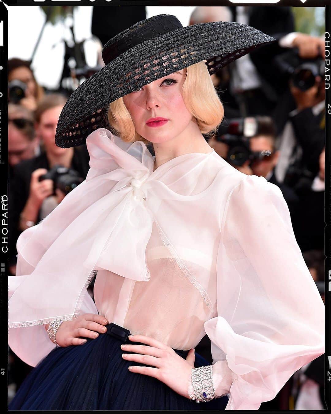 ショパールさんのインスタグラム写真 - (ショパールInstagram)「Elle Fanning (@ellefanning) made our hearts skip a beat on the Red Carpet. #ChopardLovesCinema #StarsInChopard #TheRedCarpetJeweller #Cannes2019」5月22日 22時46分 - chopard