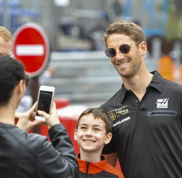 ロマン・グロージャンさんのインスタグラム写真 - (ロマン・グロージャンInstagram)「Track walk, media and some cool pictures done. 👍💯 #r8g #monacogp」5月22日 22時52分 - grosjeanromain