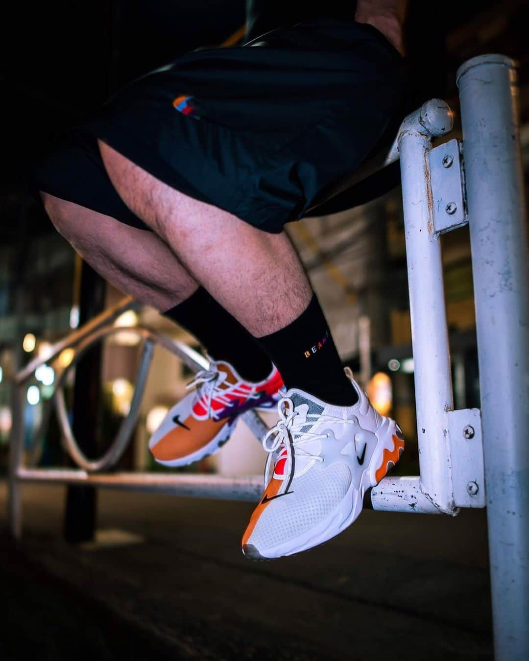 BEAMS MENさんのインスタグラム写真 - (BEAMS MENInstagram)「… NIKE REACT PRESTO “DHARMA” 5.25(Sat) Release ・ 5月9日（金）に発売され、世界中から注目を集めているNIKE REACT PRESTOのBEAMSスペシャルモデルを5月25日（土）よりBEAMSとNIKEにて国内限定発売します。 また、スニーカーのカラーリングを踏襲したTシャツとショーツも併せて展開します。 ・ https://www.beams.co.jp/news/1497/ ・ @nike #beams #beamspresto #dharma #nikesportswear #nikereact #reactpresto」5月22日 22時58分 - beams_mens_casual