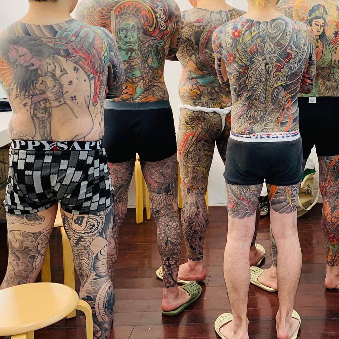 中野義仁さんのインスタグラム写真 - (中野義仁Instagram)「the memory ‼️🙇‍♂️👌🙏💪👏👍 #H2ocean #H2oceanproteam #officialh2ocean #instagram #memory #traditional #fullbodytattoo #japanesstyle #freehand  #japanestatoodesign #art #artist #artistmafia #tattoos #tattooing #tattoo #tattoomag #irezumi #inK #inkdmag #tattoomagazine #tattoos_of_instagram  #tattoolifemagazine #tattooenelgy #tattooinstagram #tattoomania #artistmafia #tattoocultur #tattoocomunity #tattooculturmagazine #tattooare  @jessyentattoo @dennis_camsupply @yokohama_tattoo_museum @souryou @kiwamijewelry @horiyoshi3shop @taiwantattooconvention」5月22日 22時59分 - horiyoshi_3
