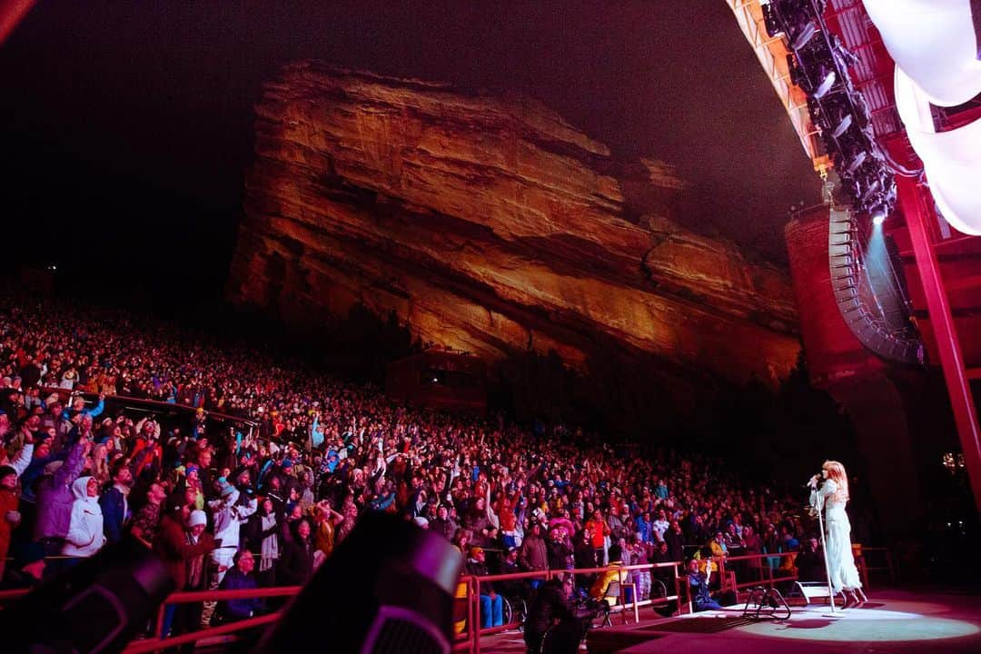 フローレンス・アンド・ザ・マシーンさんのインスタグラム写真 - (フローレンス・アンド・ザ・マシーンInstagram)「Thank you Red Rocks 📸 @lillieeiger」5月22日 22時59分 - florenceandthemachine