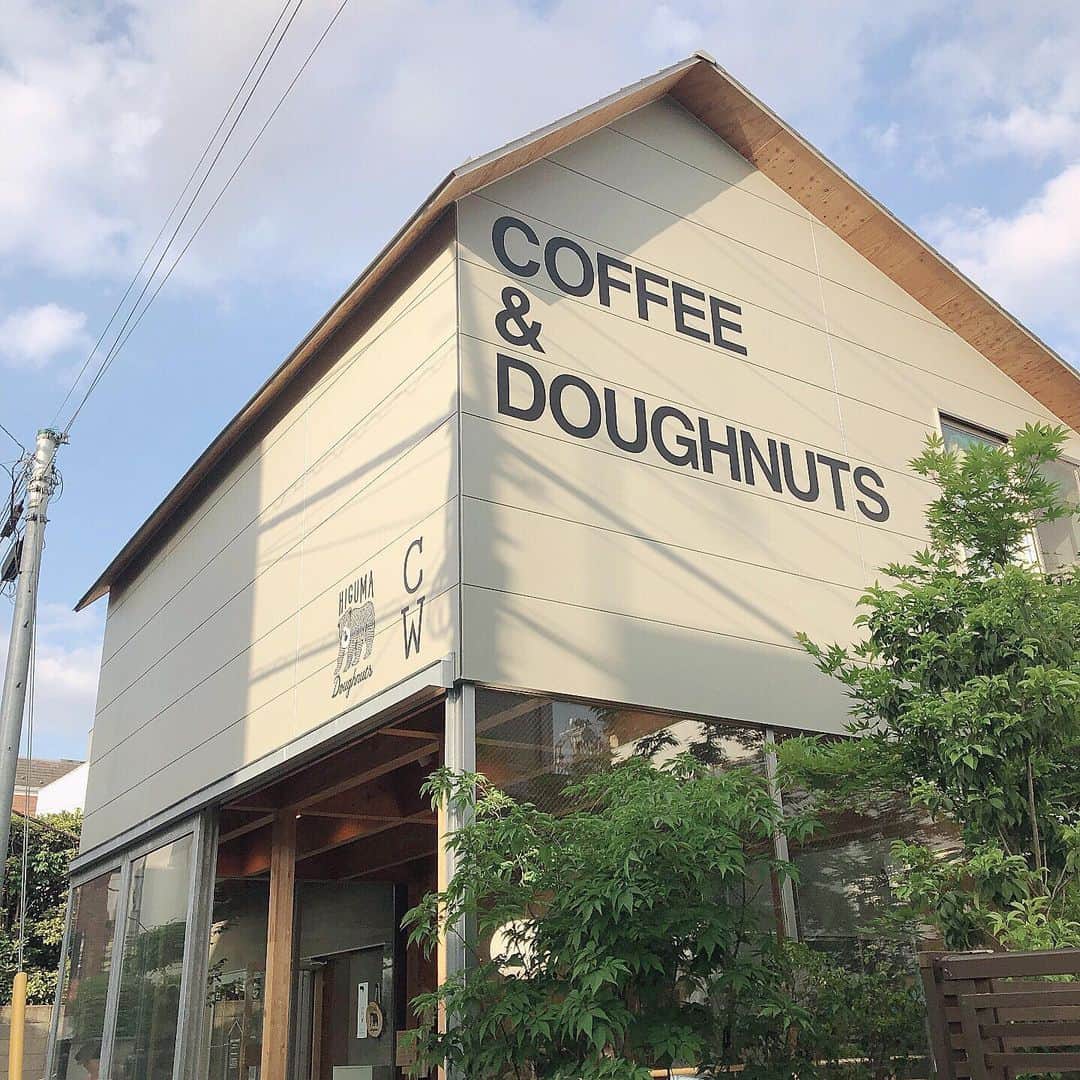いのうえです。さんのインスタグラム写真 - (いのうえです。Instagram)「ㅤㅤㅤㅤㅤㅤㅤㅤㅤㅤㅤㅤㅤ #mao_tabelogu ㅤㅤㅤㅤㅤㅤㅤㅤㅤㅤㅤㅤㅤ 表参道にあるcoffee & doughnutのお店 #higuma 🧸 とたまには姉妹の写真を𓂅𓂅 ㅤㅤㅤㅤㅤㅤㅤㅤㅤㅤㅤㅤㅤ 2人ともきな粉のドーナツにしました あのね、すんごくおいしい！！ きな粉好きにはたまらんですっ😳💕 ㅤㅤㅤㅤㅤㅤㅤㅤㅤㅤㅤㅤㅤ あ。お腹すいてきた...😐😐 ㅤㅤㅤㅤㅤㅤㅤㅤㅤㅤㅤㅤㅤ #cafe#cafe巡り#表参道カフェ #カフェ巡り#ドーナツ#カフェ」5月22日 23時12分 - i_mao__