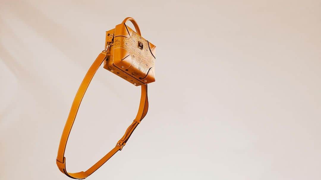 のインスタグラム：「Soft Berlin Crossbody Bag in Monogram Leather #MCMWorldwide」