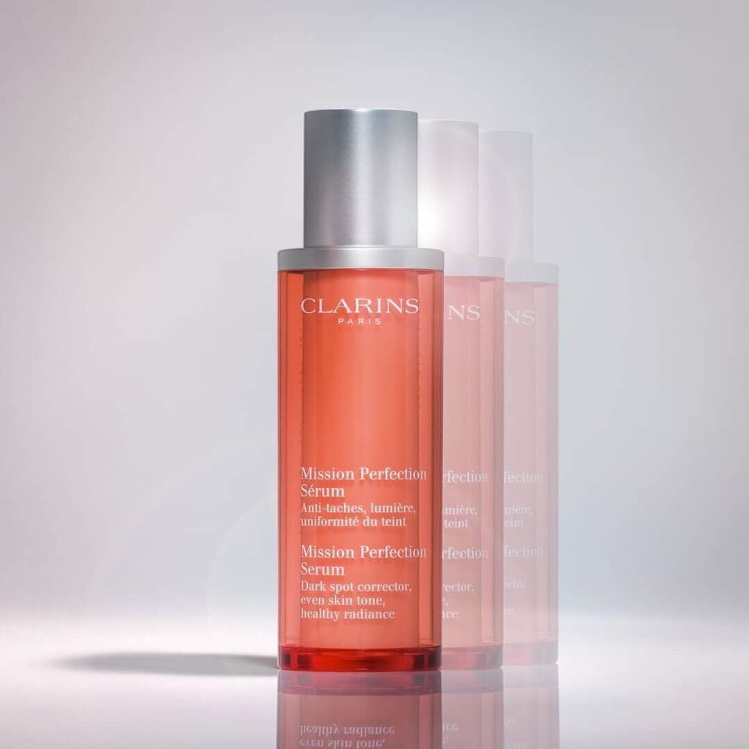 Clarins Middle Eastさんのインスタグラム写真 - (Clarins Middle EastInstagram)「✅ تم تصحيح البقع الداكنة ✅ تم توحيد اللون ✅تم إنجاز المهمة. ................................. ✅ Dark spots corrected ✅ Even skin tone ✅ Mission Perfection achieved! #Clarins #MissionPerfection . . . . . . . . . . 📷 froma @clarinsuk  #itsallaboutyou #pigmentation #darkspots #spf #brownspots #eventoneskin #radiantskin #skincare #vitaminc #acerolacherry #plantpower」5月22日 23時18分 - clarinsmiddleeast