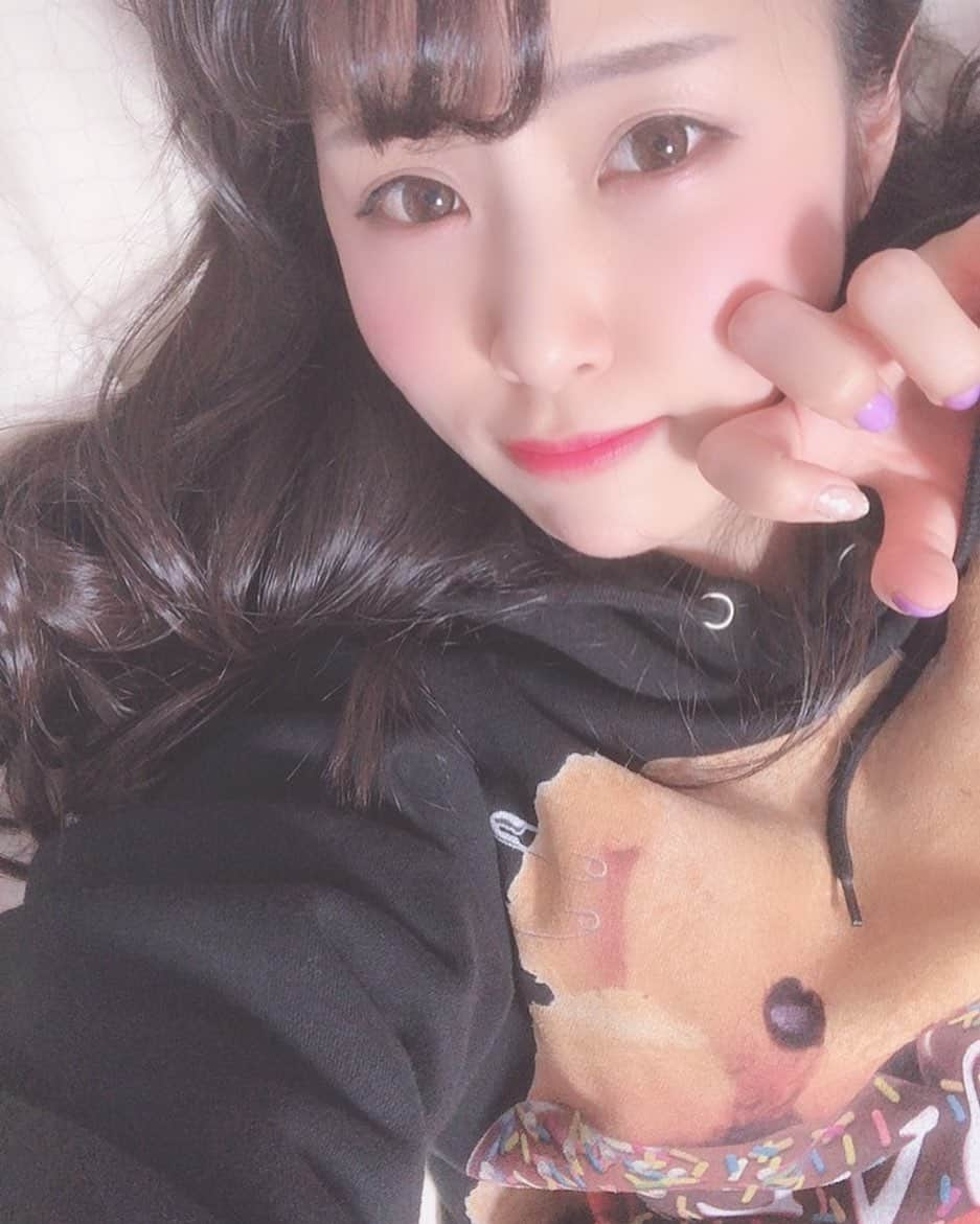 熊本美和さんのインスタグラム写真 - (熊本美和Instagram)「おやくま🐻 . . #おやすみ #goodnight #🌙 #おやくま #日々の出会いに感謝 #バクステ外神田一丁目 #いっちょめ #熊本美和 #miwakumamoto  #アイドル #idol #일본 #아이돌 #アイドルボウラー #Pリーガー #プロボウラーになりたい #instagood #followme #kawaii #makeup #beauty #黒髪 #gao #パーカー #すきぴ」5月22日 23時39分 - miwa_babyb