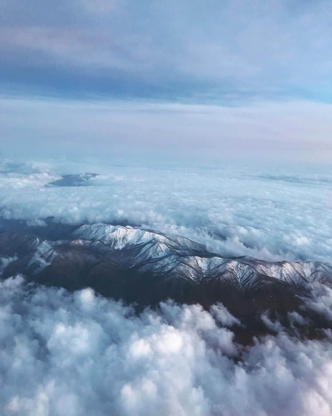 Kara Yoshimoto Buaさんのインスタグラム写真 - (Kara Yoshimoto BuaInstagram)「Above the clouds and snowy peaks...dreaming of flying in love’s blue hue.」5月22日 23時49分 - karayoshimotobua