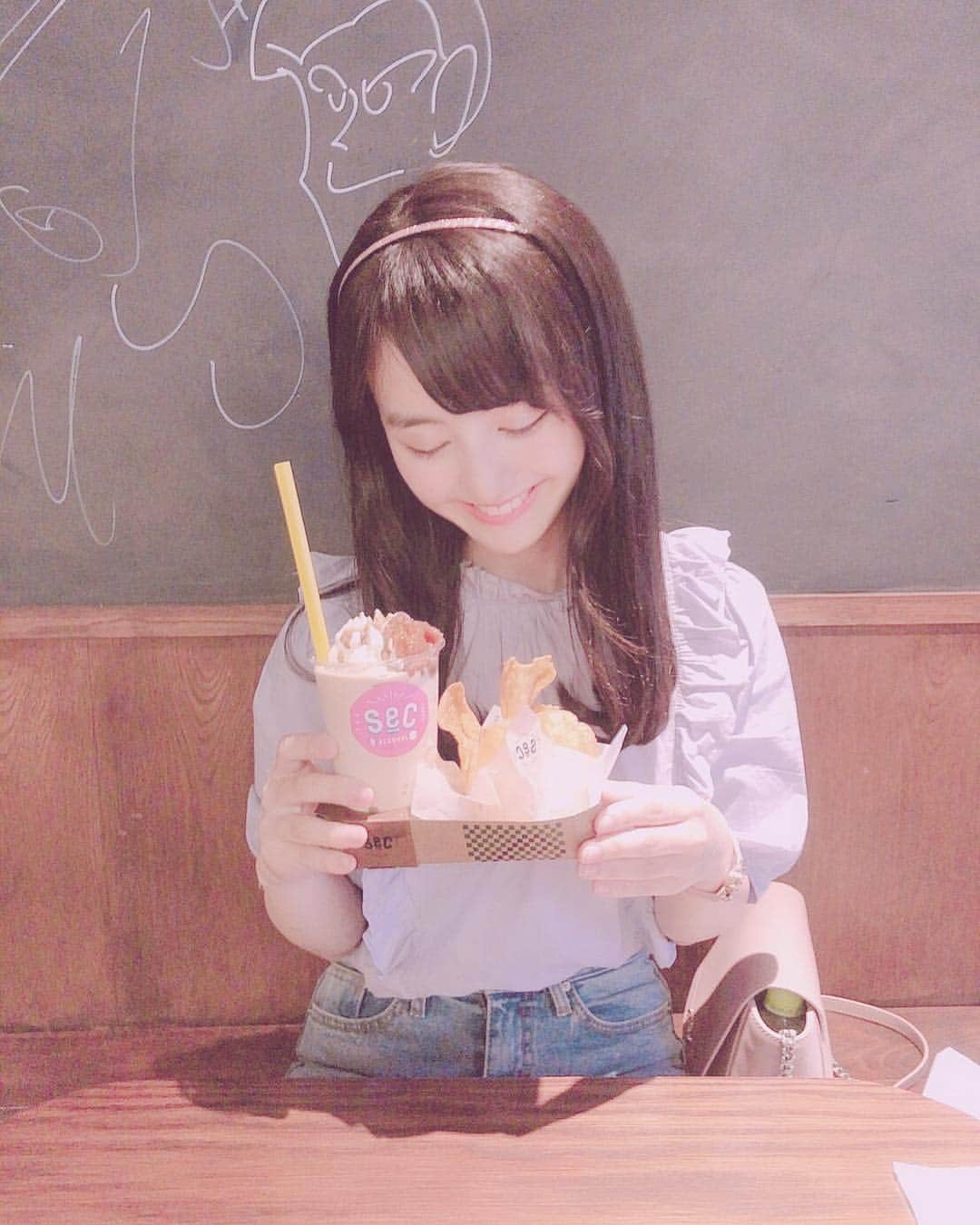 中川梨花さんのインスタグラム写真 - (中川梨花Instagram)「原宿でシェイクって、なんかもう全てにおいて可愛すぎない？🥺最近すごい女の子女の子してて人生楽しい🥺💓」5月22日 23時50分 - rikanakagawa_official