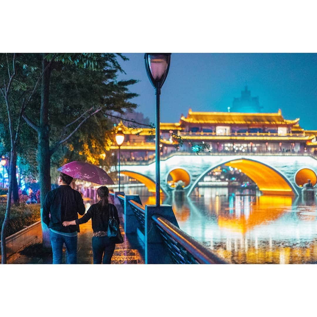 VuTheara Khamさんのインスタグラム写真 - (VuTheara KhamInstagram)「Chengdu under the rain, China, 2019 . #airchina #landyourdream」5月22日 23時42分 - vutheara