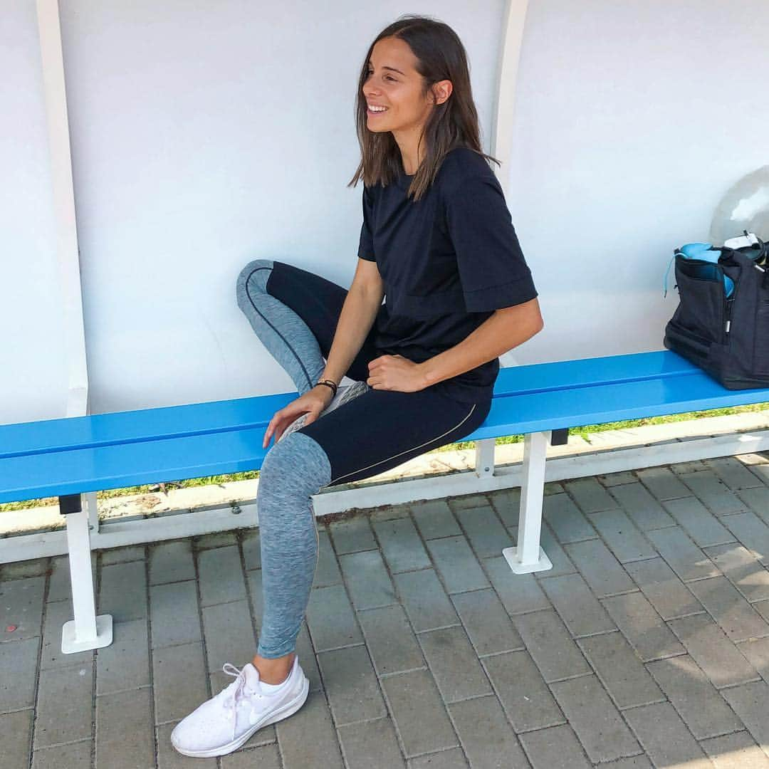 Camille LAUSさんのインスタグラム写真 - (Camille LAUSInstagram)「Simply H A P P Y  to live my passion 🏃🏽‍♀️ Pushing myself to the limit to run as fast as possible is the job I’ve always wanted ✨💫 •  #dreamjob #athete #trackgirl #trackandfield #teambelgium #4254sport #4254tribe #roadtodoha #roadtotokyo」5月22日 23時58分 - camillelaus