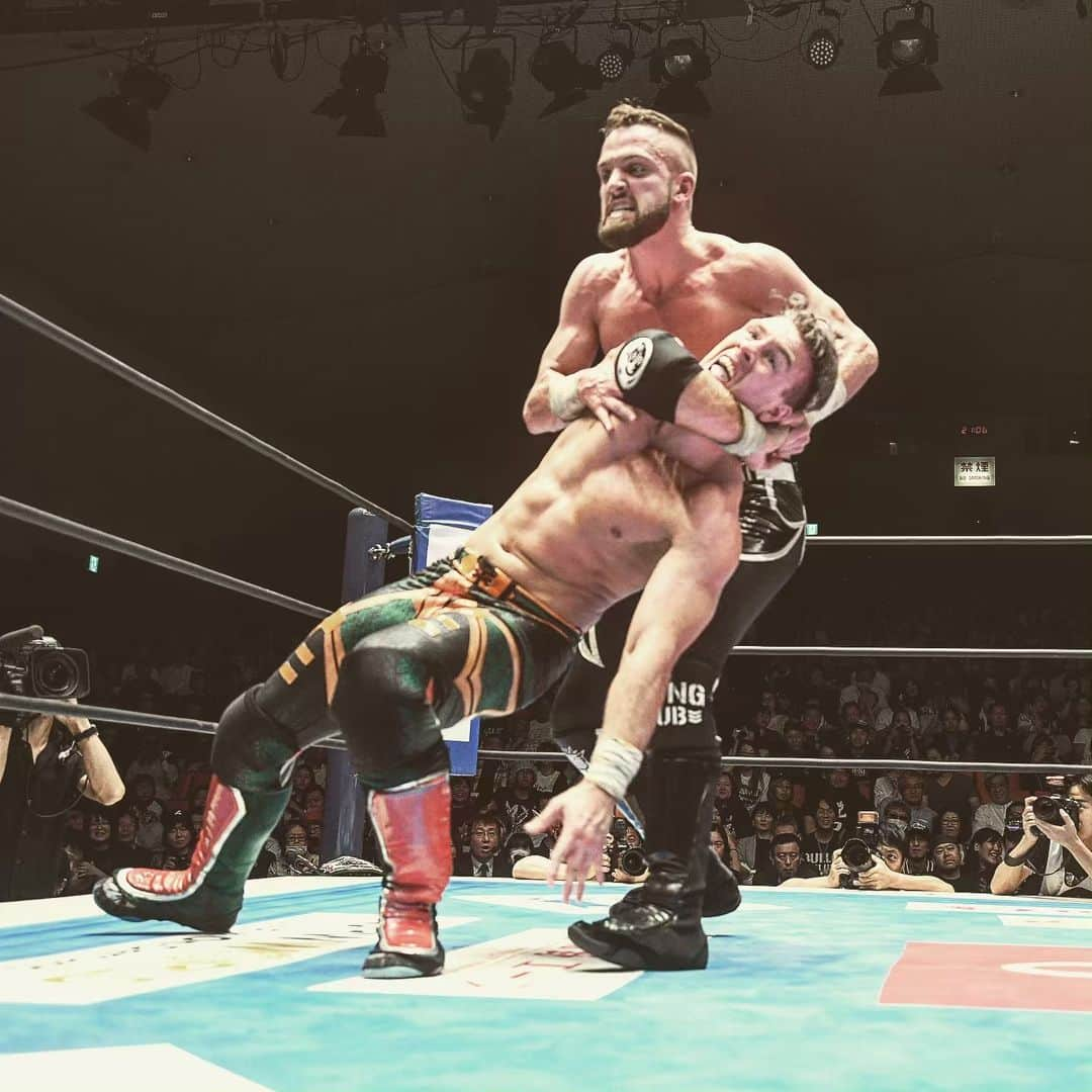 新日本プロレスさんのインスタグラム写真 - (新日本プロレスInstagram)「#WillOsprey vs #ElPhantasmo!! #BestoftheSuperJr26 !! 🕊 衝撃の四次元マッチ！ ファンタズモがオスプレイに激勝でBブロック“単独首位”！ 🔥 5.22後楽園を新日本プロレスのスマホサイトで独占詳報中！ @njpw1972  #njpw #njbosj #新日本プロレス #プロレス #後楽園ホール」5月22日 23時52分 - njpw1972