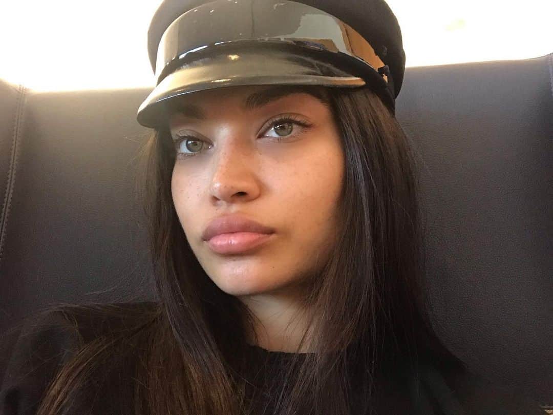 シャニーナ・シャイクのインスタグラム：「Morning flight to Cannes 💋」