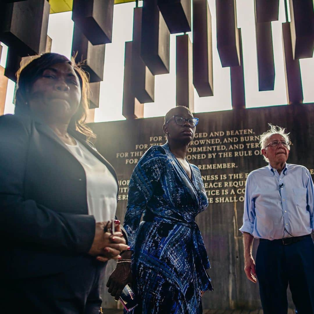 バーニー・サンダースさんのインスタグラム写真 - (バーニー・サンダースInstagram)「This week as we traveled in Alabama, I had the opportunity to visit the National Memorial for Peace and Justice in Montgomery and must admit I was shaken. It is a memorial of terrorism in the United States of America and a monument to the memories of 4,400 African Americans who were lynched since Reconstruction. It is a memorial of the horrors of American history that we have got to understand. We cannot go forward if we sweep history under the rug.」5月22日 23時57分 - berniesanders