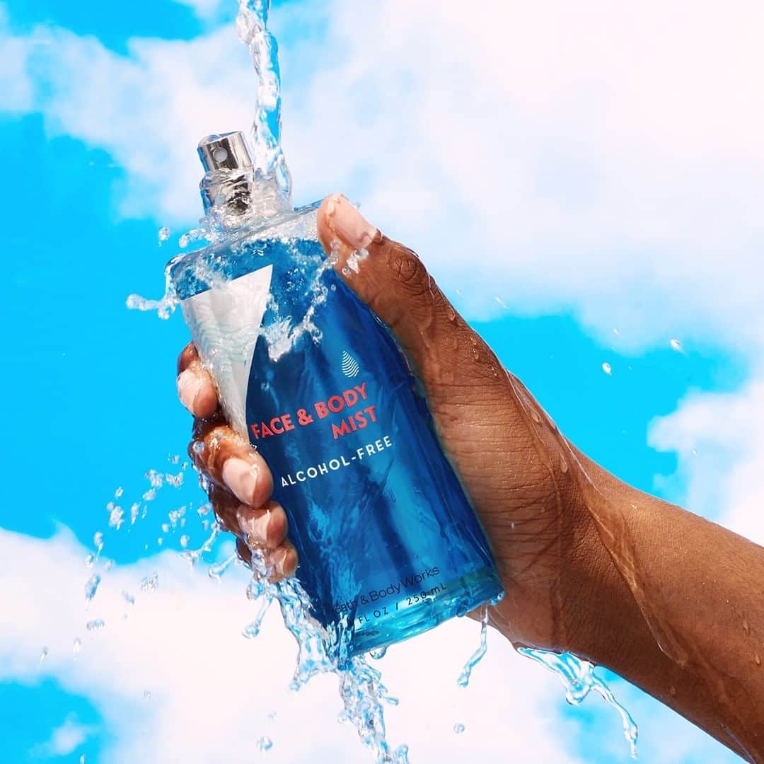 Bath & Body Worksさんのインスタグラム写真 - (Bath & Body WorksInstagram)「Leave a 🙌 if you're all about a quick refresh!  Our Water Face & Body Mist instantly refreshes & conditions skin to leave it feeling revitalized!」5月23日 0時00分 - bathandbodyworks