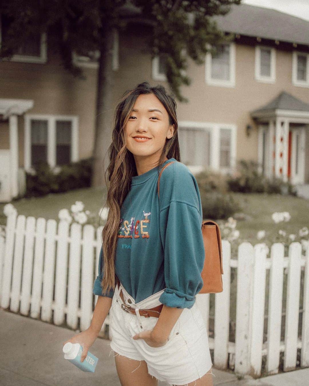 W E Y L I Eのインスタグラム：「If you told me in high school that one day I would love and accept my monolids without wearing huge falsies I would’ve thought you were joking! I remember watching dramas and reading magazines where I would see Asian girls with double eyelids & think to myself how much better I would look if I had that. It took some time to fully embrace these uneven eyelids, but I’m so glad I’m here. They’re pretty cute after all ☺️ P.S. getting lots of questions on this sweater! I thrifted it! I have a new video up on my channel if you wanna come thrift with me!」