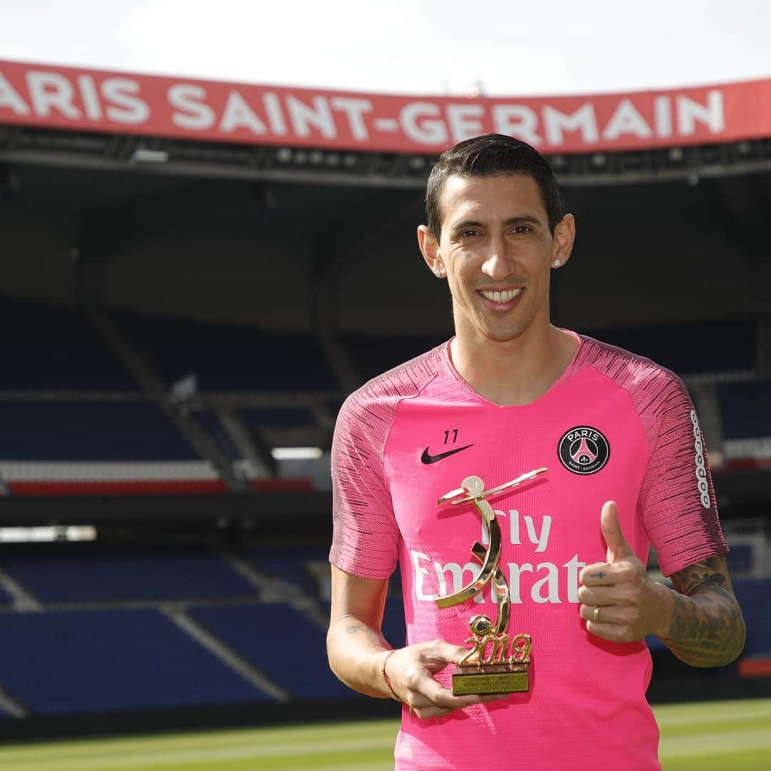 アンヘル・ディ・マリアさんのインスタグラム写真 - (アンヘル・ディ・マリアInstagram)「Feliz de recibir el premio del 11 ideal de la @ligue1conforama 2018-2019 ⚽️🔥❤️」5月23日 0時15分 - angeldimariajm