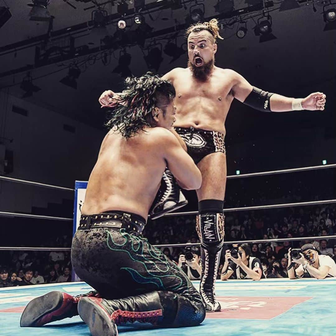 新日本プロレスさんのインスタグラム写真 - (新日本プロレスInstagram)「#ShingoTAKAGI 🐉 vs #MartyScurll 🐦!! 鷹木信悟はマーティー・スカルに壮絶勝利で“無敗”キープ！ ☆5.22後楽園大会を新日本プロレスのスマホサイトで独占詳報中！ @njpw1972  #njpw #njbosj #新日本プロレス #プロレス #後楽園ホール」5月23日 0時16分 - njpw1972