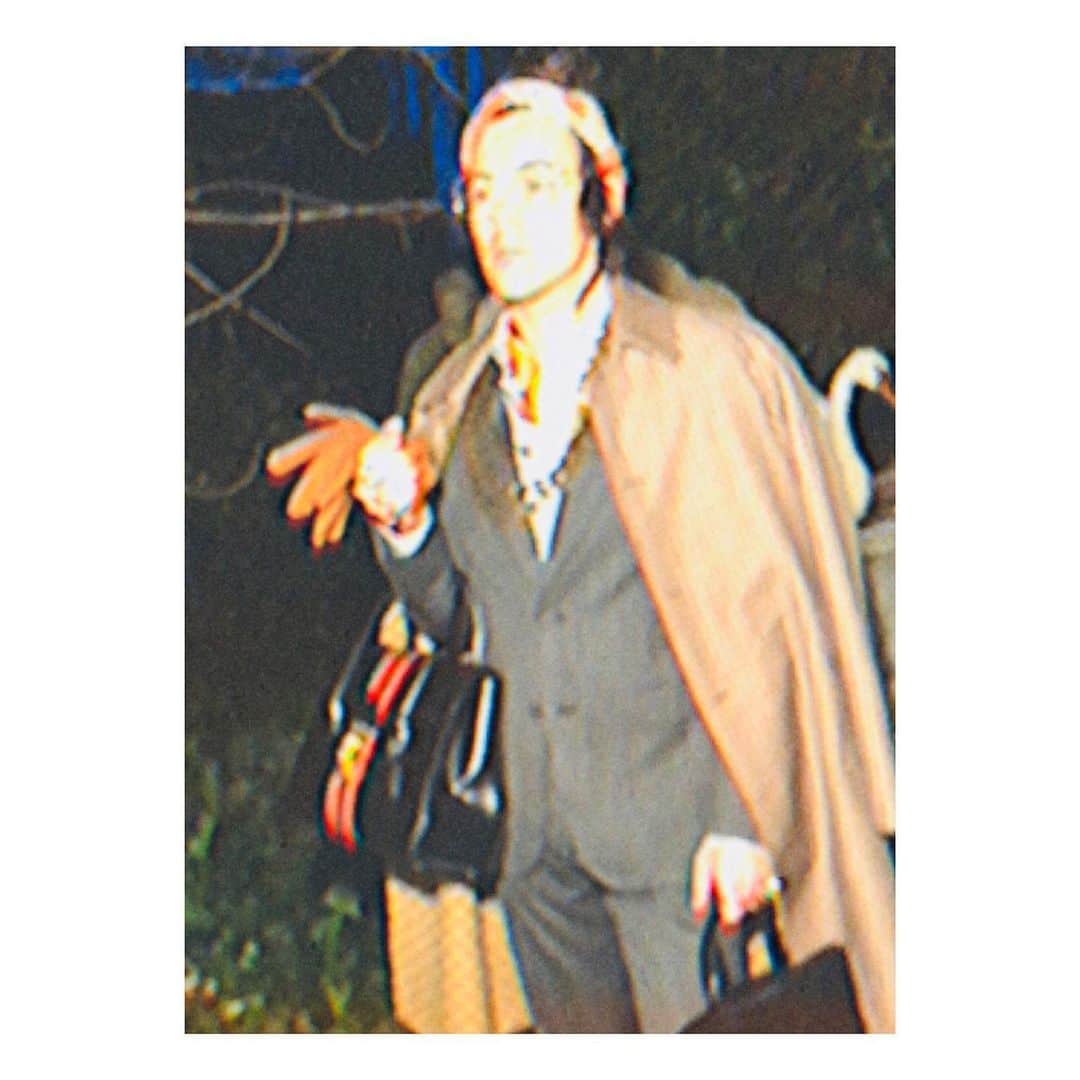 グッチさんのインスタグラム写真 - (グッチInstagram)「@harrystyles wears a 70s inspired houndstooth coat, a wool suit and new men’s bags from the latest #GucciTailoring collection designed by @alessandro_michele. Discover more through link in bio. #AlessandroMichele #GucciPreFall19」5月23日 0時16分 - gucci