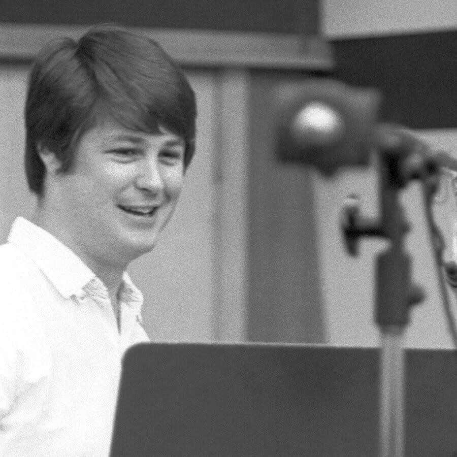 ブライアン・ウィルソンさんのインスタグラム写真 - (ブライアン・ウィルソンInstagram)「1965: Brian having fun in the studio.  #1965 #beachboys #recordingstudio」5月23日 0時08分 - brianwilsonlive