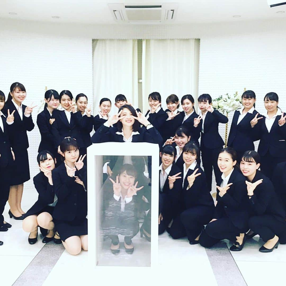 東京観光専門学校さんのインスタグラム写真 - (東京観光専門学校Instagram)「青山ウェディングフォーラム主催の青山ウェディングクイーン2次先行の場にドレス専攻の学生がドレスフィッターとして参加致しました！👗 とっても素敵な皆様をサポートできてとっても嬉しくやり甲斐がありました❤️ 最終選考は7月30日に行われます😊 学生もブライダル産業新聞さまに取材され緊張していました！ こんな経験はTOKANだからこそ💐 今週、来週ともオーキャン実施していま〜す👩‍🎓 #青山 #ドレス #センス #東京#tokyo #専門学校 #友達が喜ぶの大好き #韓国フェア #女子フェス #タピオカドリンクお土産 #結婚式 #花嫁 #インスタ映え #かわいい」5月23日 0時11分 - tokan_1967