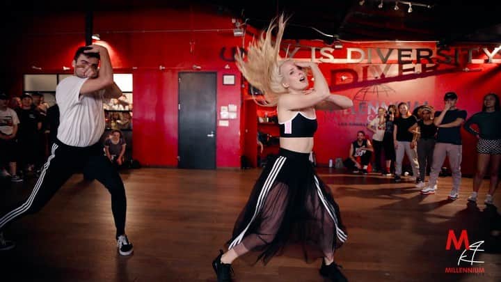 Nika Kljunのインスタグラム：「LA DANCERS 👯 Catch me tonight 7:30-9pm at @mdcdance before I leave again for a min! . We will be dancing LAST TIME this sweet dance to @shawnmendes newest song “If I can’t have you”! DON’T MISS IT ❤️ Let’s have fuuuuuuun guys 😀😎😜 . @janravnik @robfish_inc  #tonight #lasttime #nikakljunchoreography #millenniumdancecomplex #wednesdayvibes #ificanthaveyou #adidasskirt #happiness #danceclasses #lovefordance」