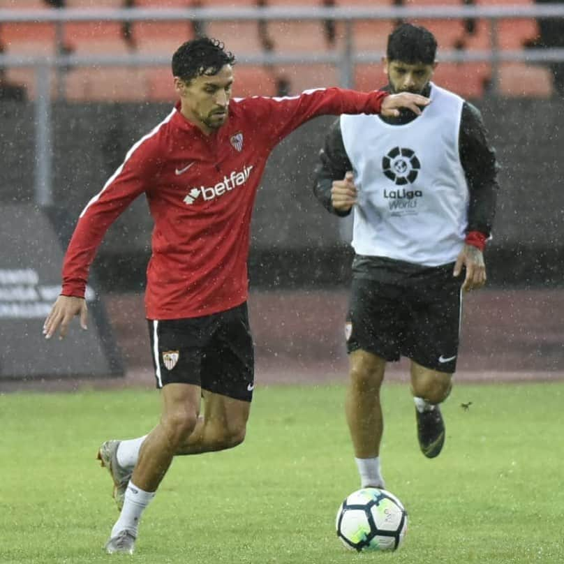 セビージャFCさんのインスタグラム写真 - (セビージャFCInstagram)「Ya conocemos el Estadio Nacional de Dar es-Salam 🇹🇿🌧 #LaLigaWorld #WeareSevilla」5月23日 0時24分 - sevillafc