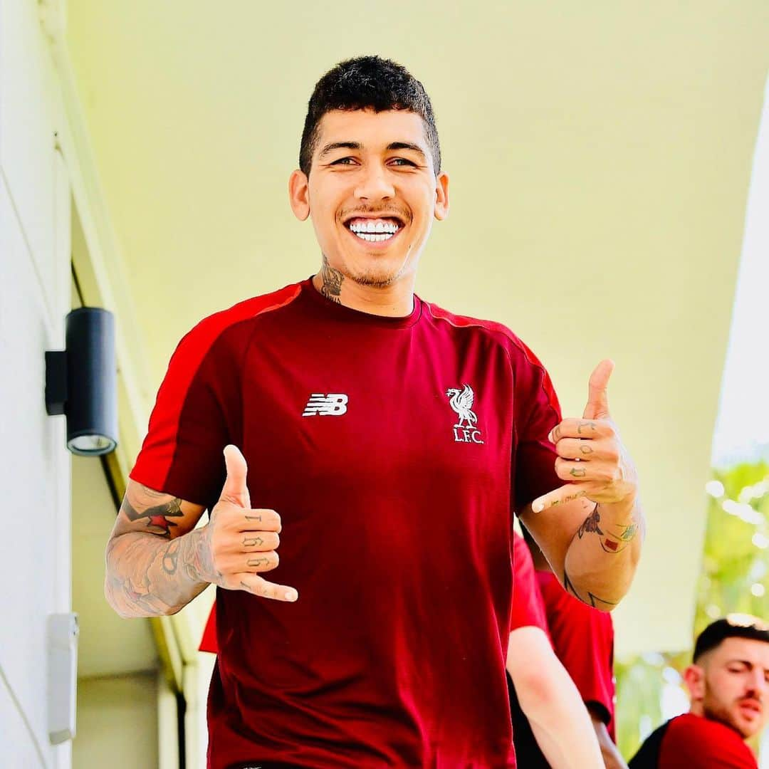 ロベルト・フィルミーノさんのインスタグラム写真 - (ロベルト・フィルミーノInstagram)「🤙🏻😁🤙🏻」5月23日 0時20分 - roberto_firmino