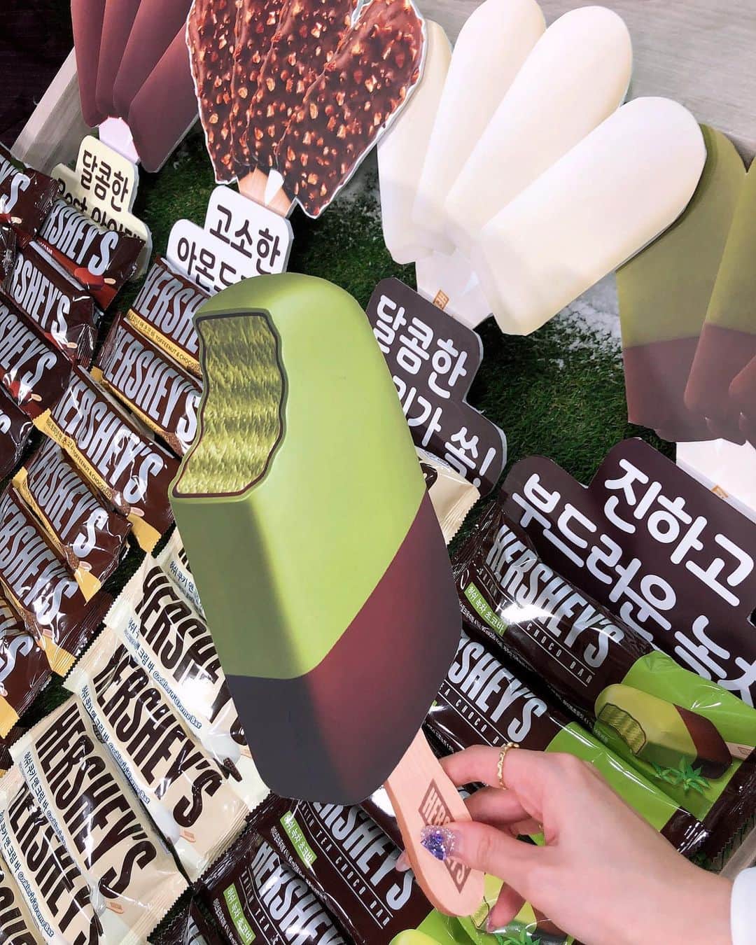 セリ さんのインスタグラム写真 - (セリ Instagram)「여러분 CJENM #쇼크라이브 #뻔펀한가게 에 세리 깜짝등장👻 베일에 감쳐있던 초콜렛 공장의  골든티켓을 찾은 주인공은 저였습니다✌🏻 #허쉬아이스크림」5月23日 0時38分 - shabet_serri