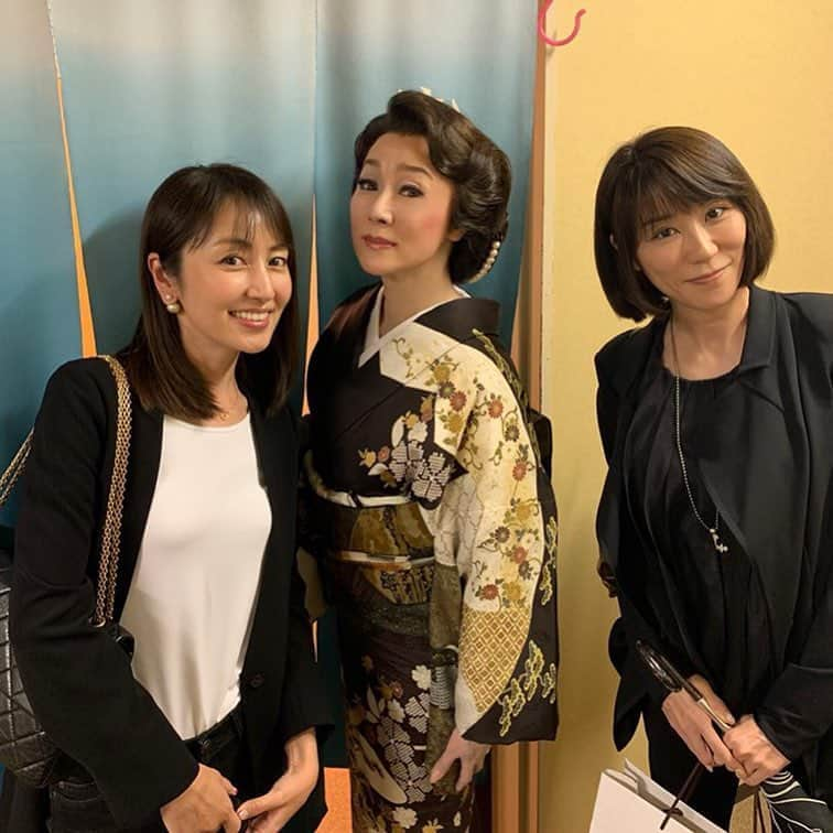 矢田亜希子さんのインスタグラム写真 - (矢田亜希子Instagram)「昨日は真瀬樹里ちゃんと2人で浅野ゆう子さんの舞台「細雪」を観劇しに明治座へ行ってきました‼︎ゆう子さんの素晴らしいお姿とお芝居に感動いたしました。本当綺麗‼︎‼︎そして終演後にはお久しぶりにお話できて嬉しかったな♡ゆう子さんとの出会いは私が16歳の時！終演後は樹里ちゃんとご飯へ！楽しかった！ #矢田亜希子#akikoyada #浅野ゆう子  さん#真瀬樹里 ちゃん #細雪#明治座#舞台#舞台観劇#綺麗#お着物素敵」5月23日 0時46分 - akiko_yada