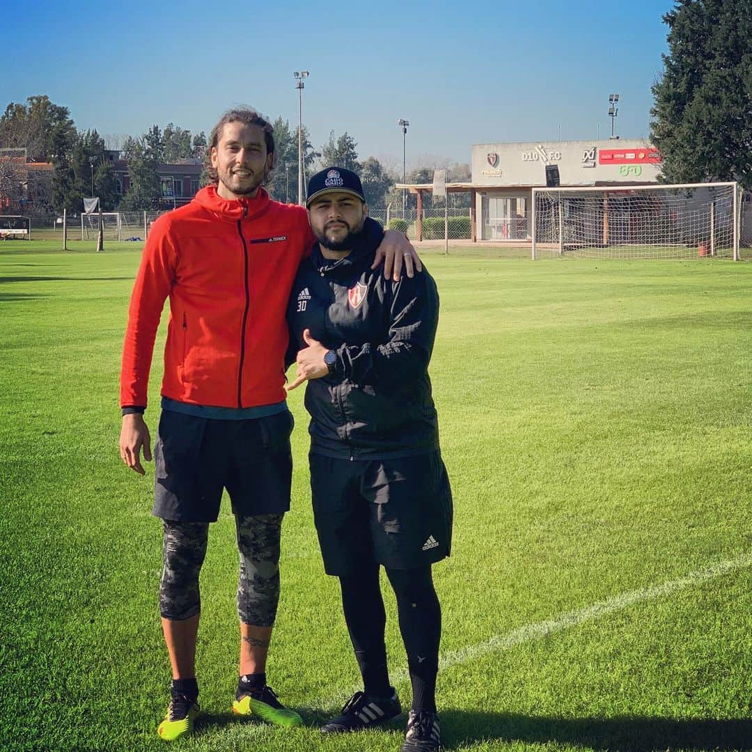 リカルド・アルバレスさんのインスタグラム写真 - (リカルド・アルバレスInstagram)「Gracias amigo @jofer_21 🇲🇽 por estas dos semanas de trabajo 💪 en Argentina🇦🇷, para terminar con la recuperación. Sos un crack chicho!! ⚽️」5月23日 0時59分 - rickyalvarezok