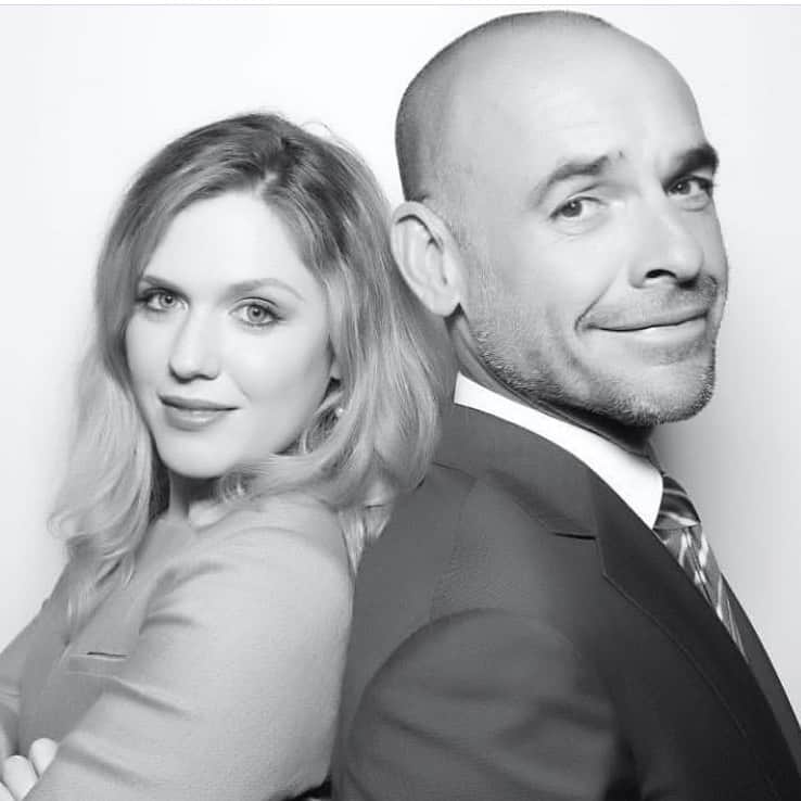 ポール・ブラックソーンさんのインスタグラム写真 - (ポール・ブラックソーンInstagram)「Partner in crime...??? Greetings all - please meet the outrageously talented, really rather fabulous @harri_harri - Detective Tom Hackett’s adopted daughter on #TheInBetween television show. We’ll be  popping up on your local @nbc channel as of next week - MAY 29th. Do hope you enjoy.... @nbctheinbetween」5月23日 1時00分 - paulblackthorne