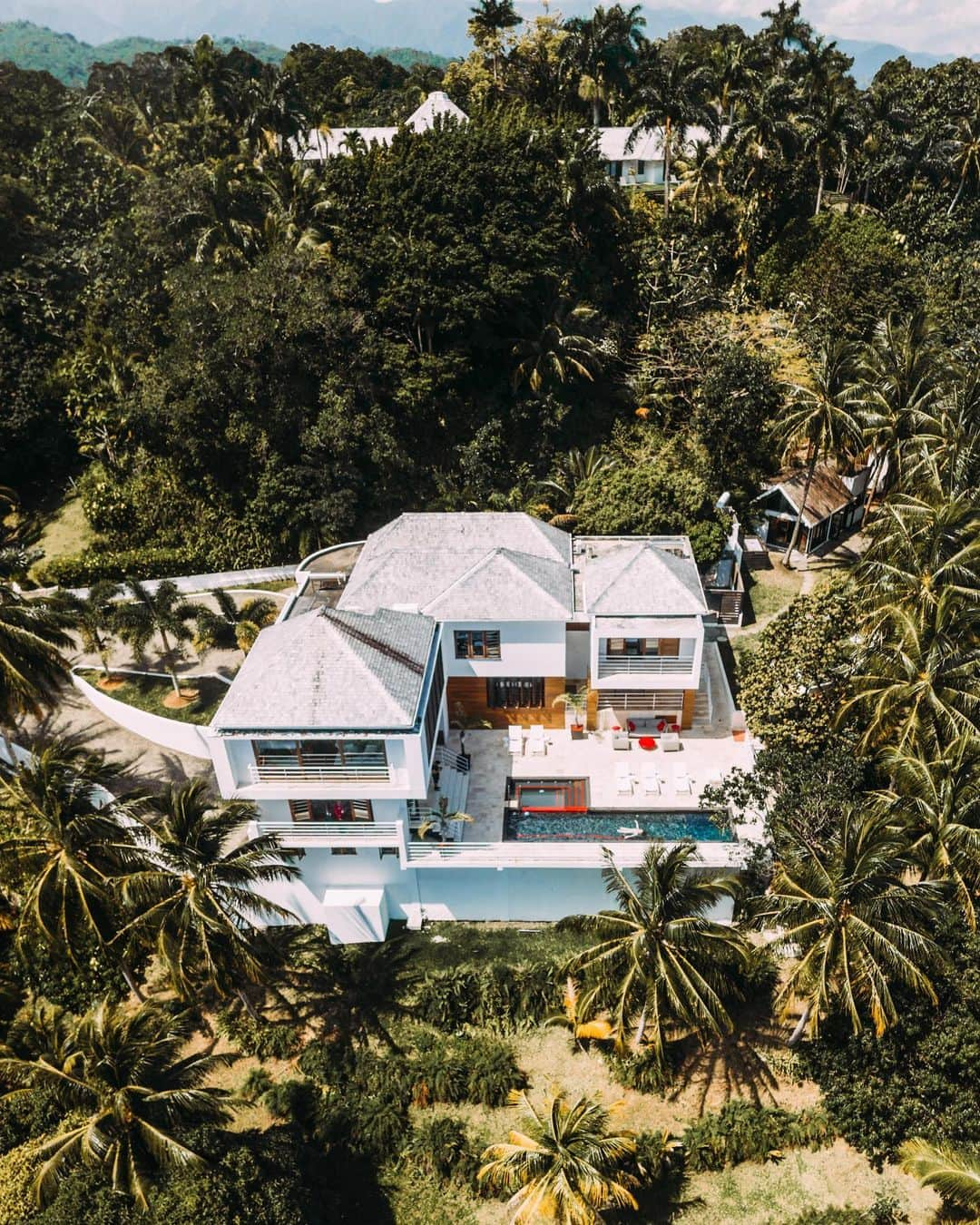 BEAUTIFUL HOTELSさんのインスタグラム写真 - (BEAUTIFUL HOTELSInstagram)「Go ultra-glam with the Geejam Collection in Port Antonio. The uber-luxe hotel group includes private villas like this one — Cocosan — where you can live, lounge, and experience Jamaica in the lap of luxury. #OneLove #VisitJamaica ( 📷: @loganlambert 📍: Geejam Collection, Port Antonio Jamaica, @visitjamaica)」5月23日 1時03分 - beautifulhotels