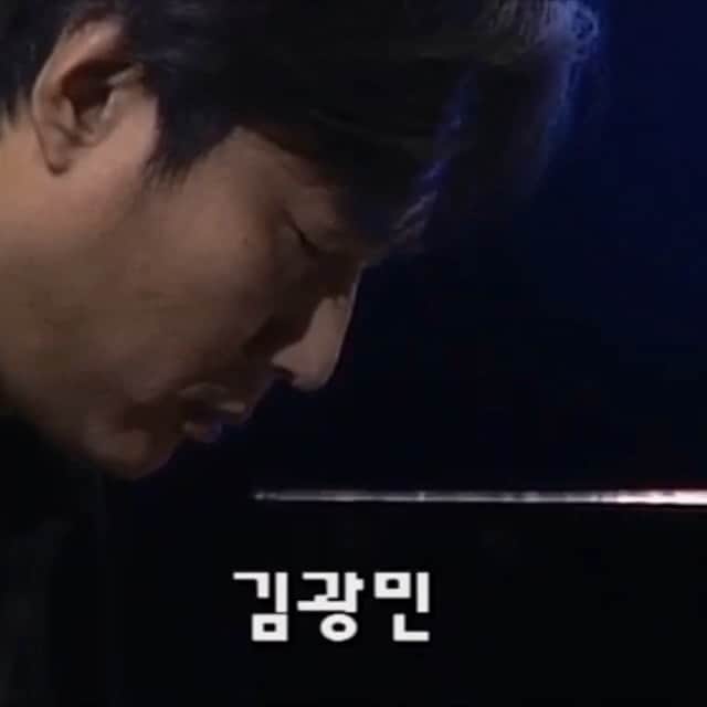 チャン・ユンジュのインスタグラム：「큰언니를 따라 김광민의 피아노 전집을 연습했던. 오랜만에 김광민님의 음악 찾아 듣는 중. 🎹🎧❤️ _ 지금은 멀리 있을 지라도. 이곡이 더 유명했지만. 난 goodbye again. 이곡을 더 좋아했었다. #다시태어나면연주자로살고싶다」
