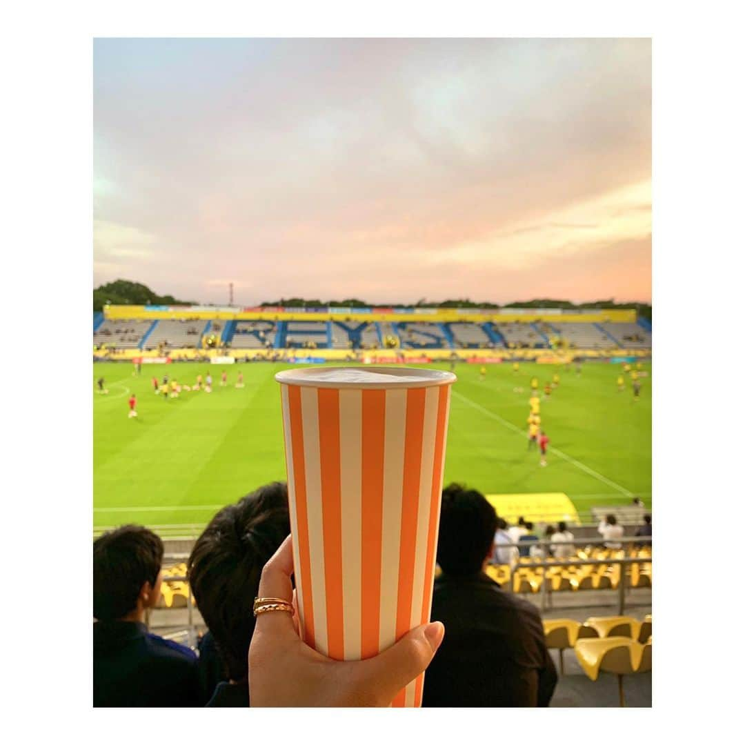 峰麻美さんのインスタグラム写真 - (峰麻美Instagram)「ルヴァン杯柏レイソル戦🏆  夕焼けが綺麗すぎた…  #soccer #football #jleague #vegalta #reysol #levaincup  #サッカー #jリーグ #ベガルタ仙台 #サッカー好き女子 #ベガサポ #beer #ilovebeer #beerstagram #ビール #ビール党 #ビール部 #ビアスタグラム #ビール女子 #ビール好き女子 #ビールクズ #クズ活 #わった可愛い #居酒屋すたじあむ柏店」5月23日 1時20分 - asaaaaami.0702