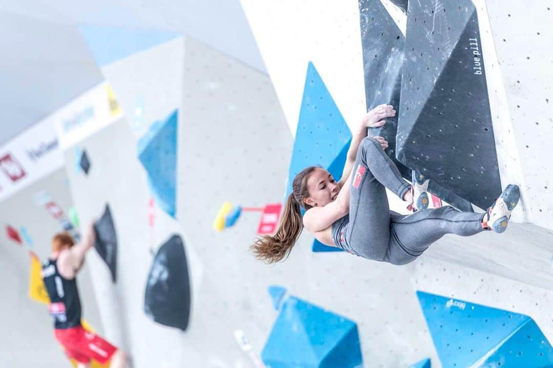 ユリア・フィシェルさんのインスタグラム写真 - (ユリア・フィシェルInstagram)「Less of short bouldering fights with volumes like this ⬆️ and more of pumpy fights on the Lead wall happening right now 😄 happy to be back on the rope and get pumped like hell 😁 Lead season is slowly approaching 🙌🤩 picture by: @ansichtssache.photography」5月23日 1時21分 - julia_fiser