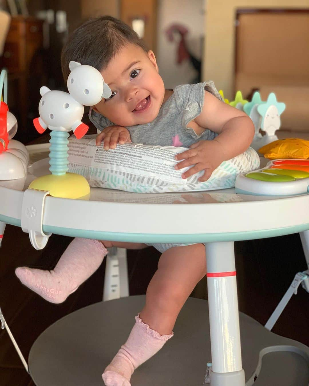 リリー・ガリーチさんのインスタグラム写真 - (リリー・ガリーチInstagram)「I can’t believe how big my baby is getting 😭 Any ideas for 1st birthday themes?!」5月23日 1時23分 - lillyghalichi