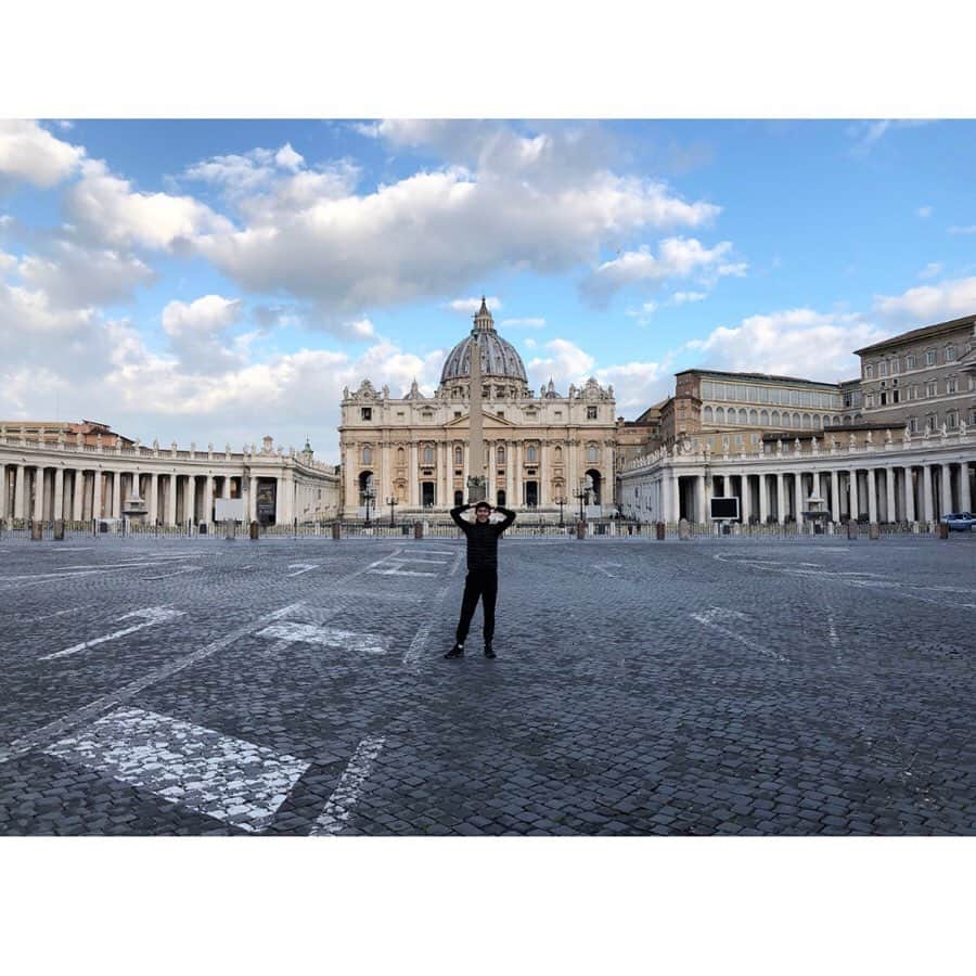 ジェイソン・ブラウンさんのインスタグラム写真 - (ジェイソン・ブラウンInstagram)「‪📸✨🇮🇹 #Vatican #TreviFountain #Pantheon #Colosseum #StPetersBasilica ‬」5月23日 1時35分 - jasonbskates