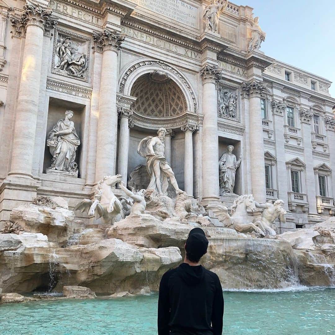 ジェイソン・ブラウンさんのインスタグラム写真 - (ジェイソン・ブラウンInstagram)「‪📸✨🇮🇹 #Vatican #TreviFountain #Pantheon #Colosseum #StPetersBasilica ‬」5月23日 1時35分 - jasonbskates