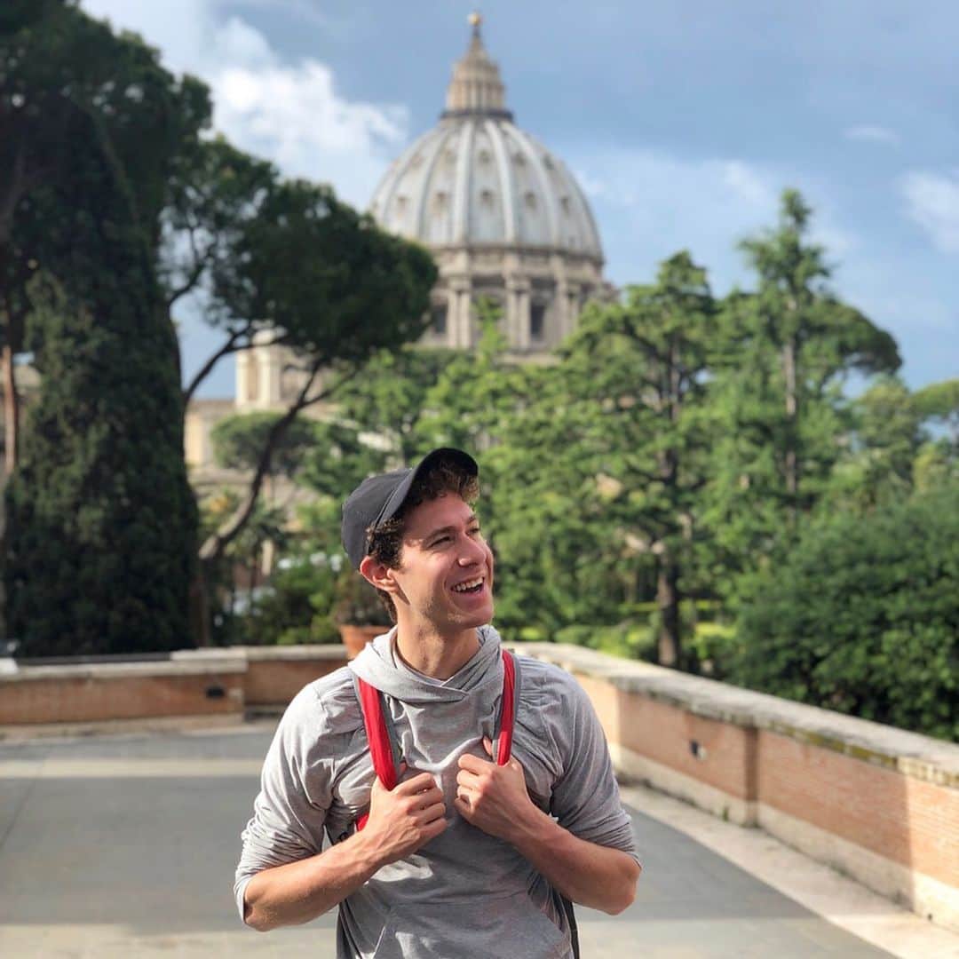 ジェイソン・ブラウンのインスタグラム：「‪📸✨🇮🇹 #Vatican #TreviFountain #Pantheon #Colosseum #StPetersBasilica ‬」