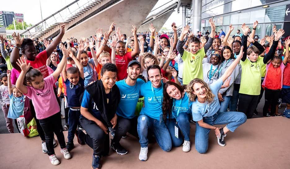 ギヨーム・シゼロンさんのインスタグラム写真 - (ギヨーム・シゼロンInstagram)「Journée d’évasion organisée par l’association @premiersdecordee pour les enfants hospitalisés. Une belle journée remplie de magnifiques sourires. Danser, faire du sport, des choses qui nous apportent tellement de bonheur et  que l’on prend parfois pour acquis. #TeamChallengeFDJ 📷 @pierrefauquemberg」5月23日 1時27分 - guillaume_cizeron