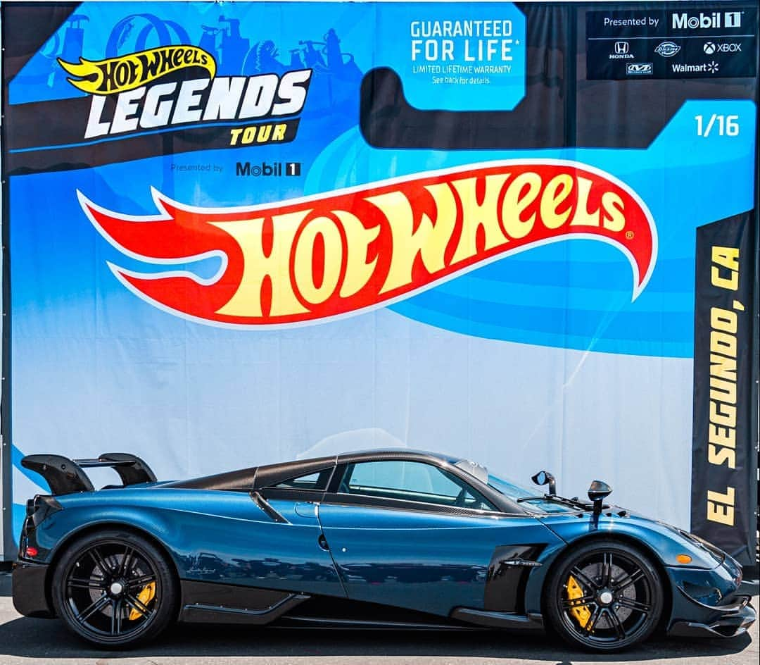 パガーニ・アウトモビリさんのインスタグラム写真 - (パガーニ・アウトモビリInstagram)「Very tough this time, but what's your choice? Type it in the comments.  Thank you @hotwheelsofficial for such a great time.  #pagani #huayra #huayrabc #huayraroadster #hotwheels」5月23日 1時32分 - paganiautomobili