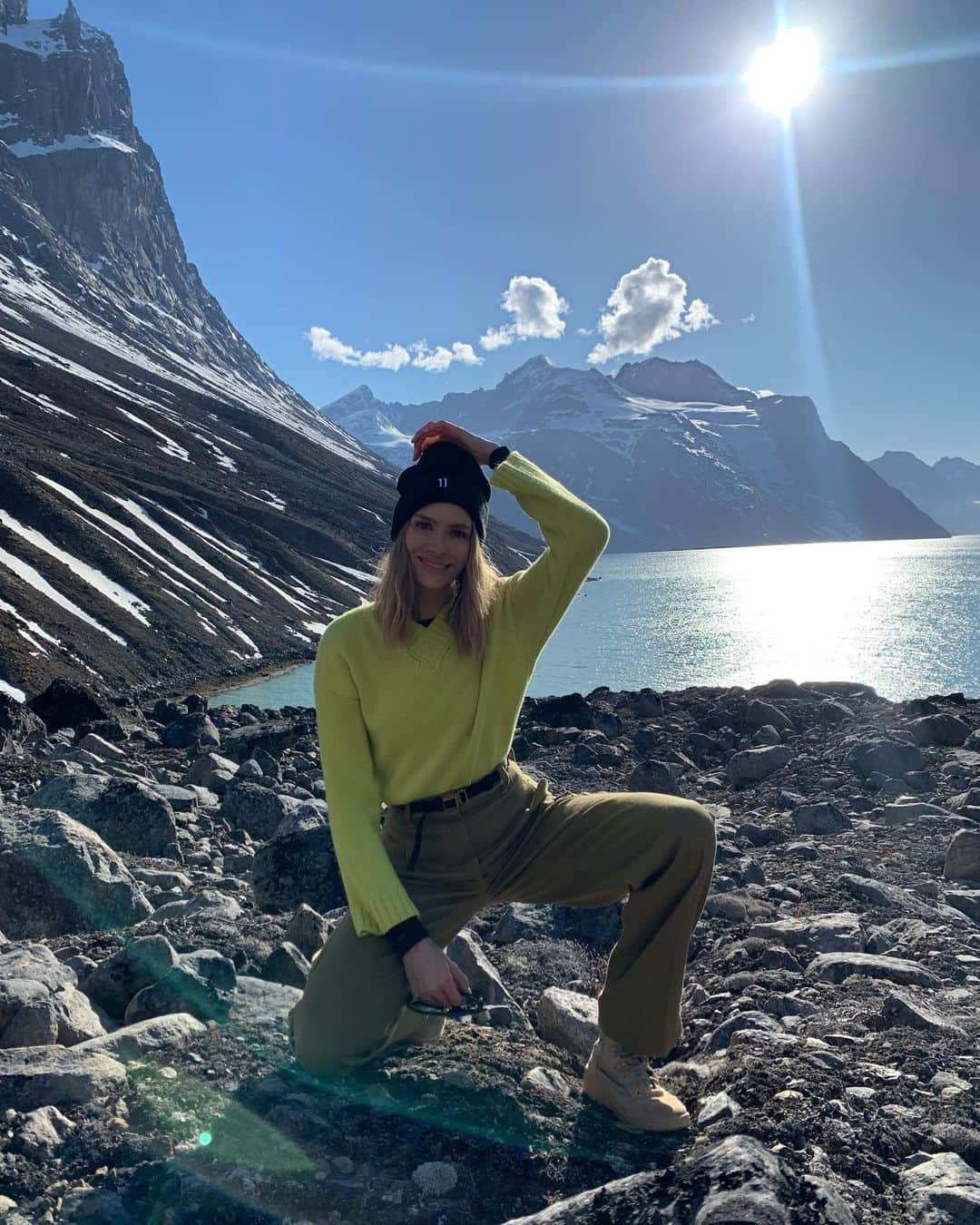 エレナ・ペルミノヴァさんのインスタグラム写真 - (エレナ・ペルミノヴァInstagram)「Arrived in Greenland for an expedition. Here to explore the beautiful nature and also learn more about how climate change has affected this part of the world ❄️💦🌍 ⠀⠀⠀⠀⠀⠀⠀⠀ ⠀⠀⠀⠀⠀⠀⠀⠀ ⠀⠀⠀⠀⠀⠀⠀⠀ ⠀Ребята, как многие из вас правильно  догадались , мы добрались до Гренландии!! Эмоции зашкаливают, это просто не передать словами!!! Резкая смена климата и гардероба придают остроты ощущений 😂😜 Интернет очень слабый, буду стараться делиться с вами местными красотами ❄️」5月23日 1時36分 - lenaperminova