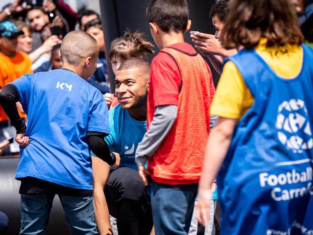 キリアン・エムバペさんのインスタグラム写真 - (キリアン・エムバペInstagram)「‪Journée Évasion au Stade de France ❤️ @premiersdecordee」5月23日 1時37分 - k.mbappe