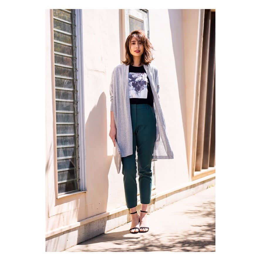 PLST（プラステ）さんのインスタグラム写真 - (PLST（プラステ）Instagram)「カラーパンツにプリントTシャツ。﻿ シンプルなミディ丈カーディガンを羽織って。﻿ ﻿ ◇ UVコットンアセテートドレープカーディガン﻿ 129203010 ¥7,990+税﻿ ﻿ ◇ 【CHIHARU DODO】﻿ husbandプリントTシャツ﻿ 129201124 ¥5,990+税﻿ ﻿ ◇ リネンブレンドスティックパンツ﻿ 129206015 ¥7,990+税﻿ ﻿ ◇ 3WAYクラッチバッグ﻿ 129250203 ¥6,990+税﻿ ﻿ ◇ 【別注】 CORSO ROMA 9 サンダル﻿ 139260067 ¥19,000+税﻿ ﻿ #plst﻿ #プラステ﻿ ﻿ @hazukitsuchiya ﻿ ﻿ #ドレープ 感がきれいな﻿ #カーディガン は﻿ 薄手でソフトな風合い。﻿ #UVカット するから﻿ 1枚持っていると本当に #便利 。﻿ #カラーパンツ や﻿ プリント #tシャツ など﻿ いつもよりちょっと #派手 ？…と思う﻿ #コーディネート にトライするとき、﻿ ほどよく中和してくれます☺︎」5月23日 7時08分 - plst_official