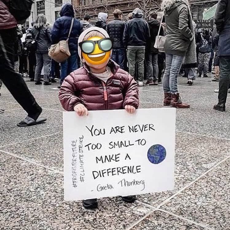 Leslie Camila-Roseのインスタグラム：「Damn right! One person will inspire another one, who will inspire another one, who will inspire... All we need is a few of us to start and change. « A new study about the power of committed minorities to shift conventional thinking offers some surprising possible answers. Published in « Science », the paper describes an online experiment in which researchers sought to determine what percentage of total population a minority needs to reach the critical mass necessary to reverse a majority viewpoint. The tipping point, they found, is just 25 percent. At and slightly above that level, contrarians were able to “convert” anywhere from 72 to 100 percent of the population of their respective groups. Prior to the efforts of the minority, the population had been in 100 percent agreement about their original position. “This is not about a small elite with disproportionate resources,” says Arnout van de Rijt, a sociologist at Utrecht University in the Netherlands who studies social networks and collective action, and was not involved in the study. “It's not about the Koch brothers influencing American public opinion. Rather, this is about a minority trying to change the status quo, and succeeding by being unrelenting. By committing to a new behavior, they repeatedly expose others to that new behavior until they start to copy it.” Words from the Scientific American.  Now, let’s leave cynicism to the pessimist and fearful ones. We have work to do 💪  #climatechange #climatejustice #socialjustice #environment #nature #oneplanet #noplanetb #actwithlove #pachamama #conservation #biodiversity #mindfulness #rainforest  Photo : repost from @gretathunberg」