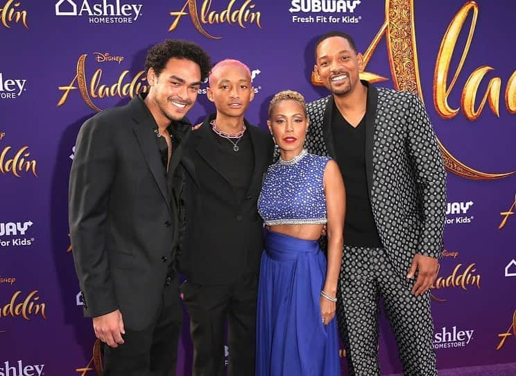 People Magazineさんのインスタグラム写真 - (People MagazineInstagram)「Will Smith's entire family showed up to support him at the Aladdin premiere. 💜 The actor's children Willow, Jaden, and Trey proudly posed with their father — and Jada even dressed as Genie! | 📷: VALERIE MACON/AFP/Getty Images, Jesse Grant/Getty Images for Disney, Broadimage/REX/Shutterstock」5月23日 1時44分 - people